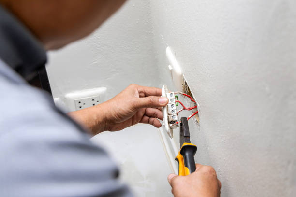 Affordable Emergency Electrician in Monte Alto, TX